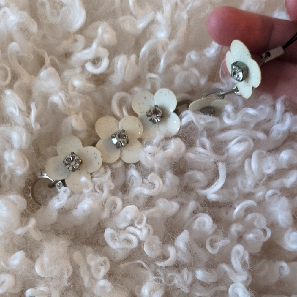 Anteprima Cream Floral Keychain - Picture 3 of 6